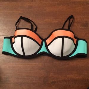 🌴SPRING BREAK SALE🌴 TRIANGL poppy swim suit top